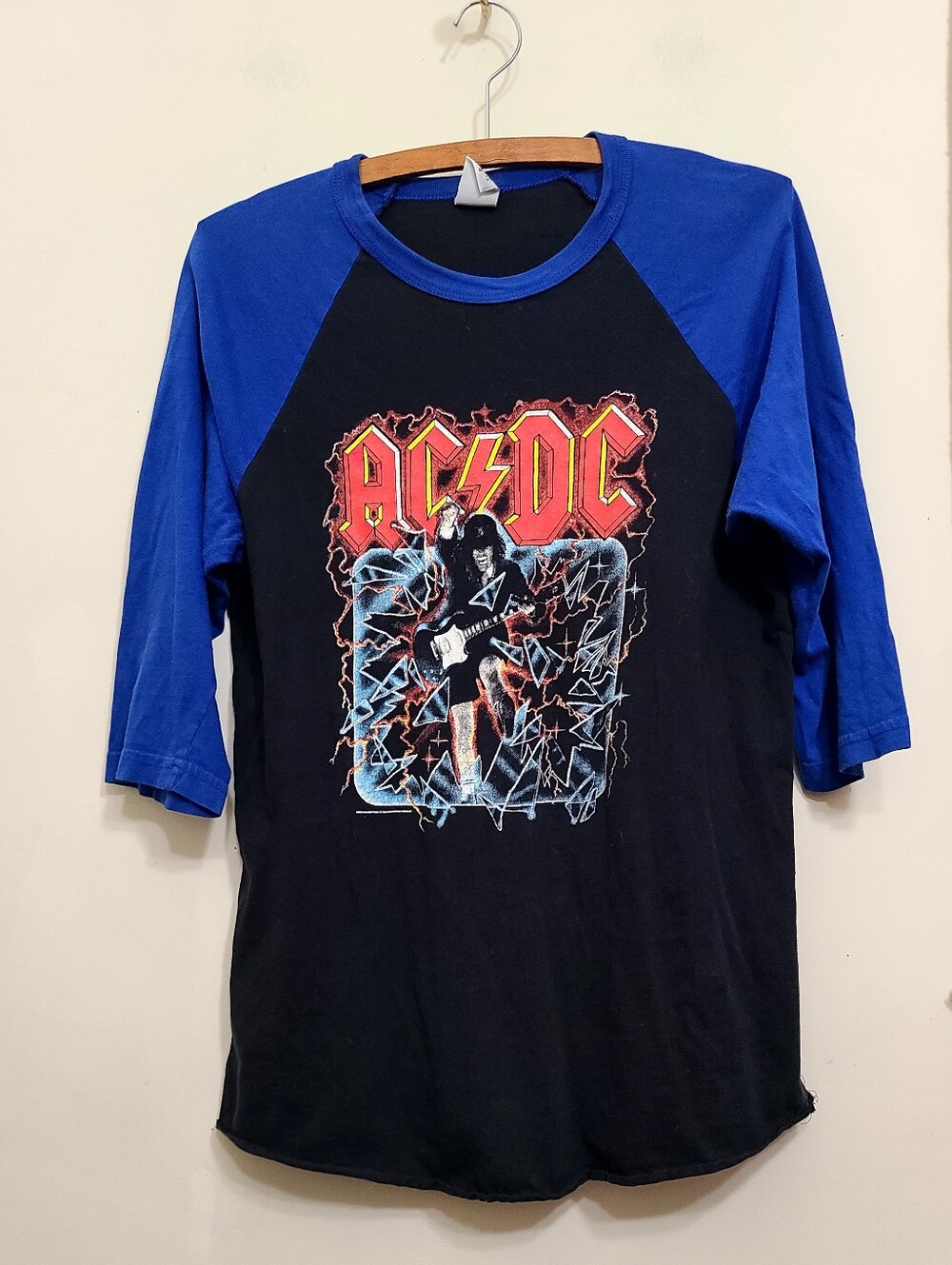 VTG Chaser AC/DC Black Body + Blue Raglan Long Sleeve Band Tee Size Small - Picture 2 of 6